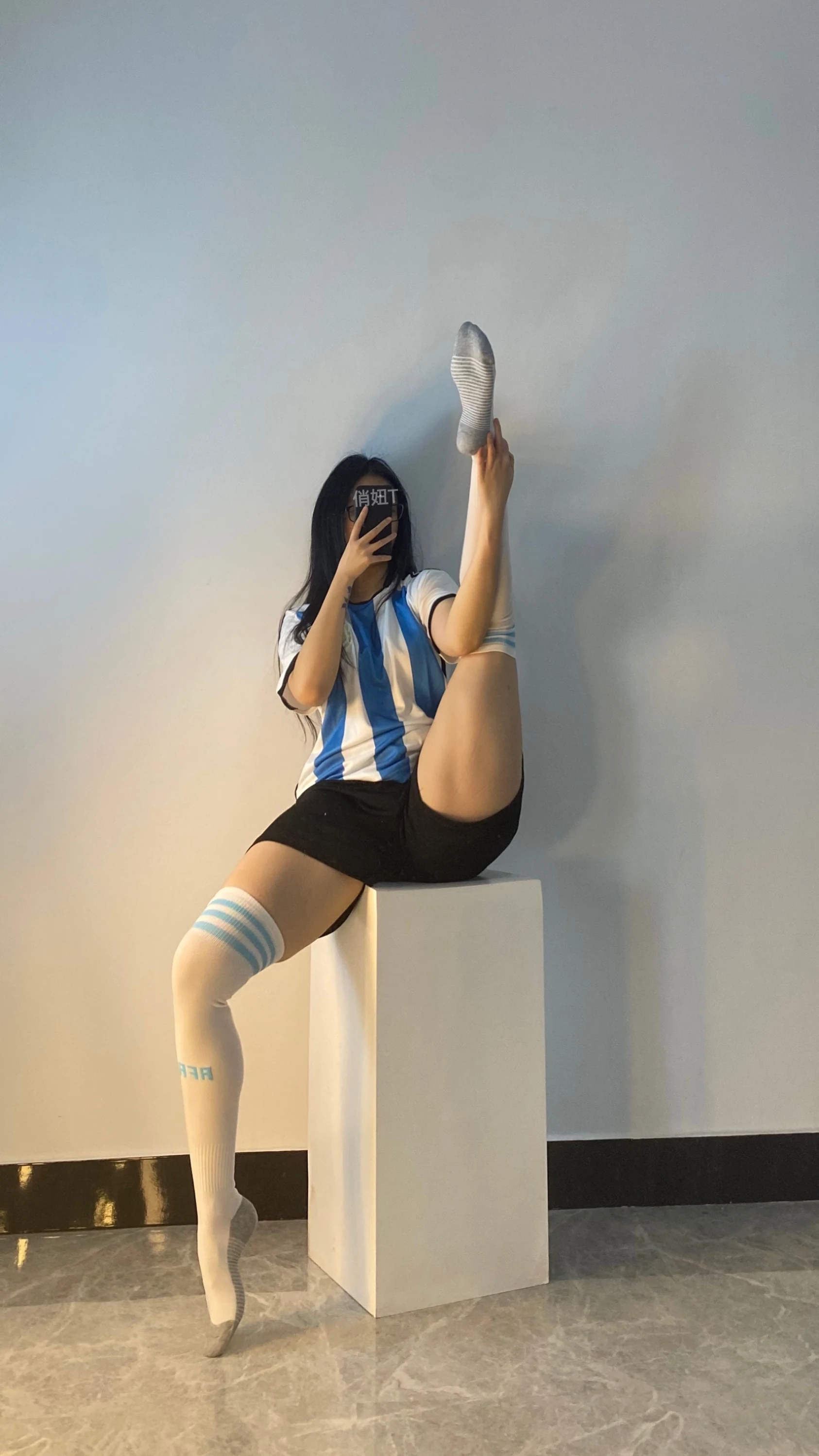 俏妞qiaoniuTT – 进来看球 32P 1V